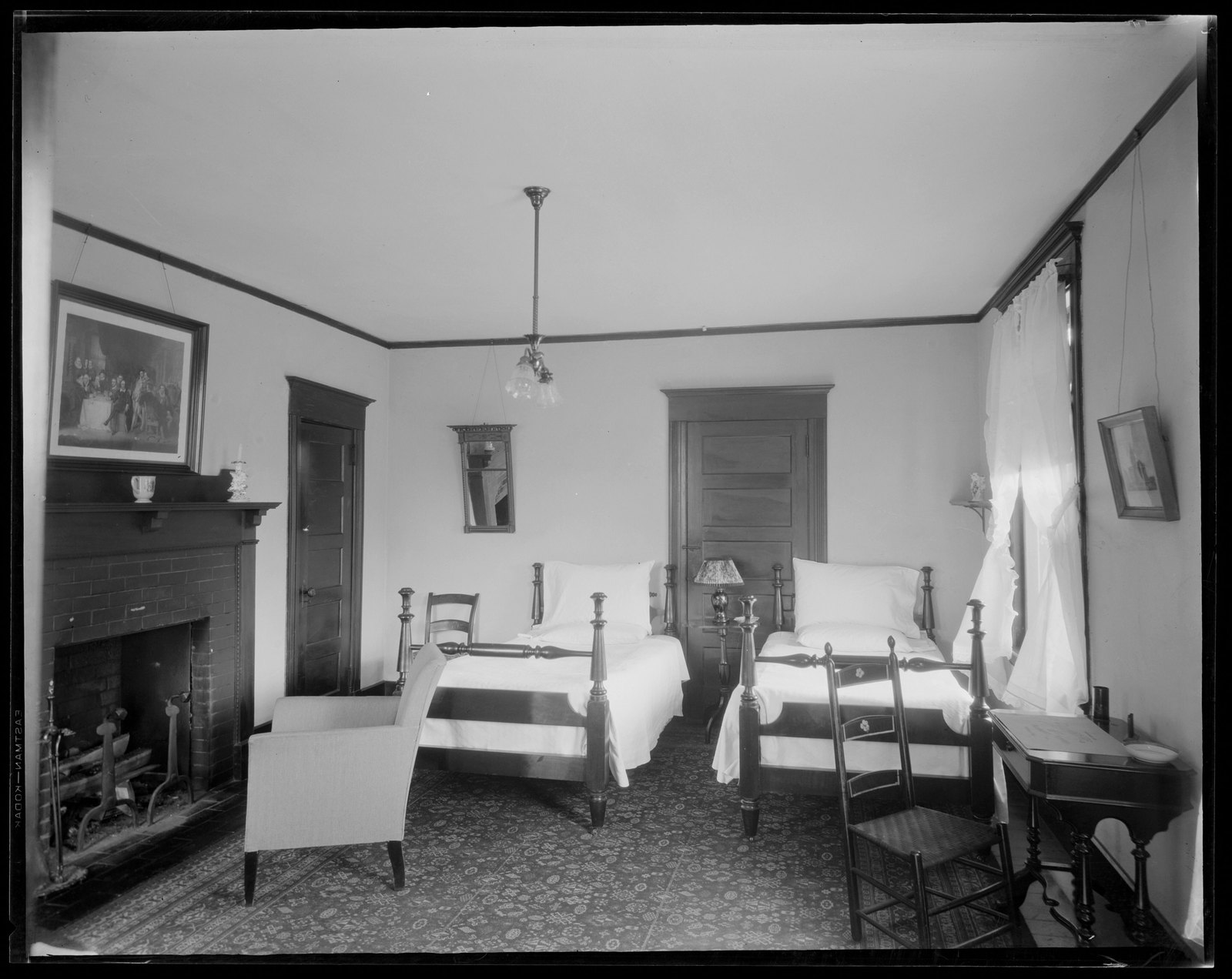 Red Lion Inn: interior/bedroom. About 1925–1933.