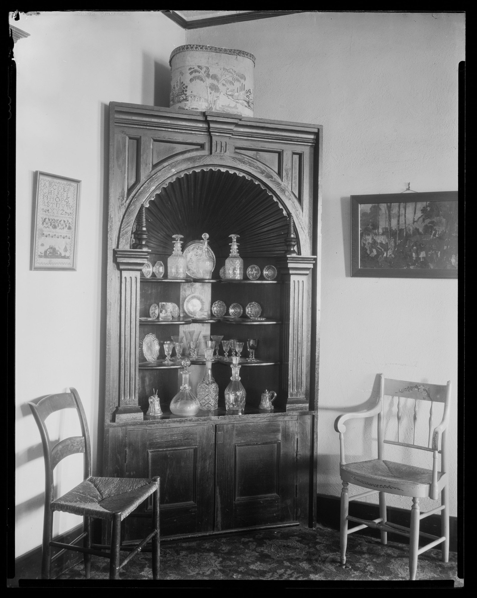 Red Lion Inn: interior/chest with decanters. About 1925–1933.