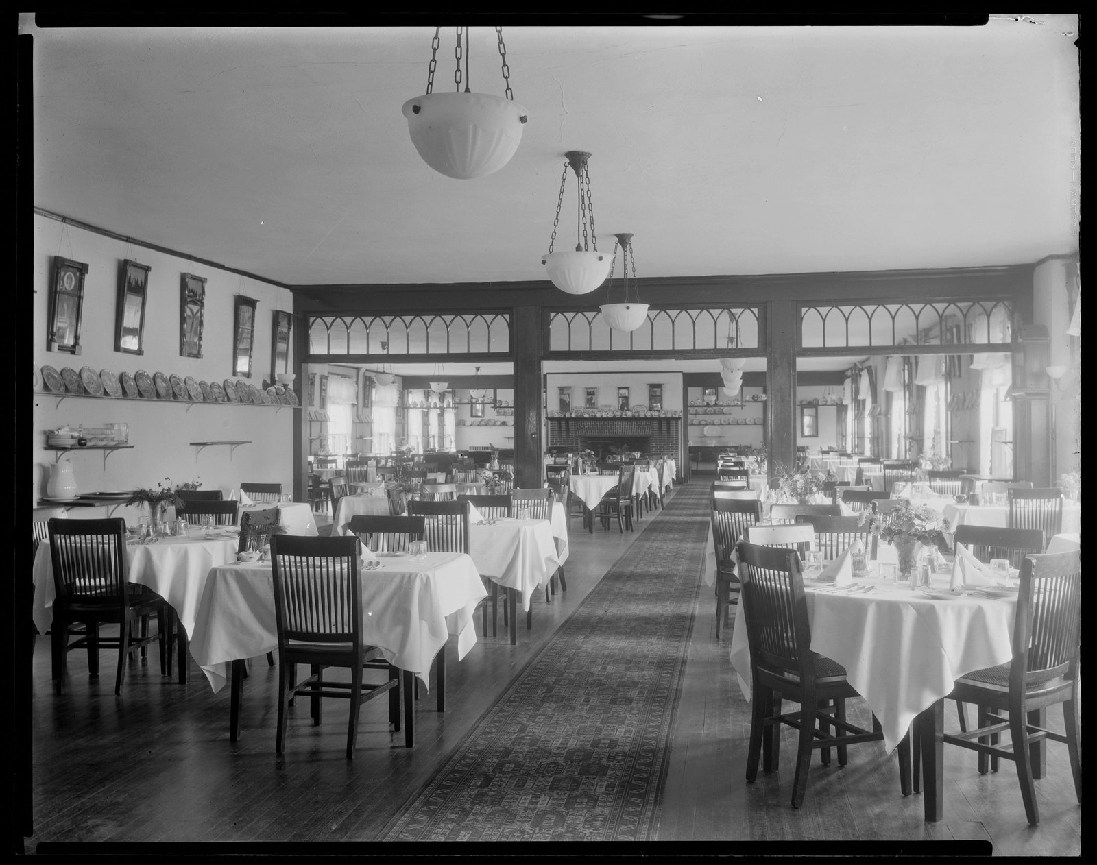 Red Lion Inn: interior/dining room. About 1925–1933.
