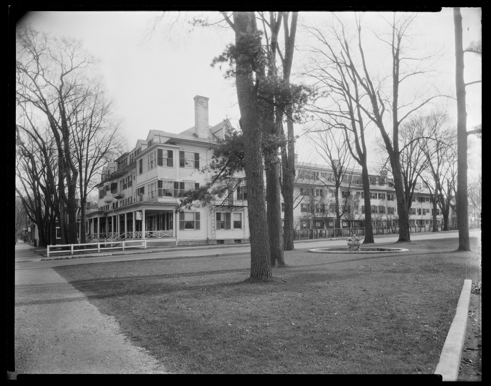 Red Lion Inn: exterior. About 1925–1933.