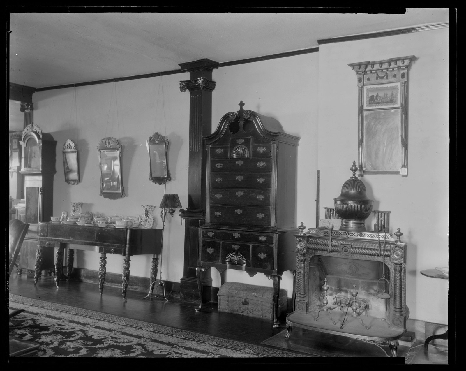 Red Lion Inn: interior/wall with furniture & mirrors. About 1925–1933.
