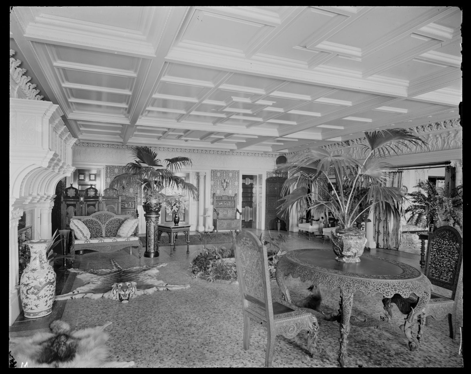 Shadow Brook: hall. about 1894–1902.