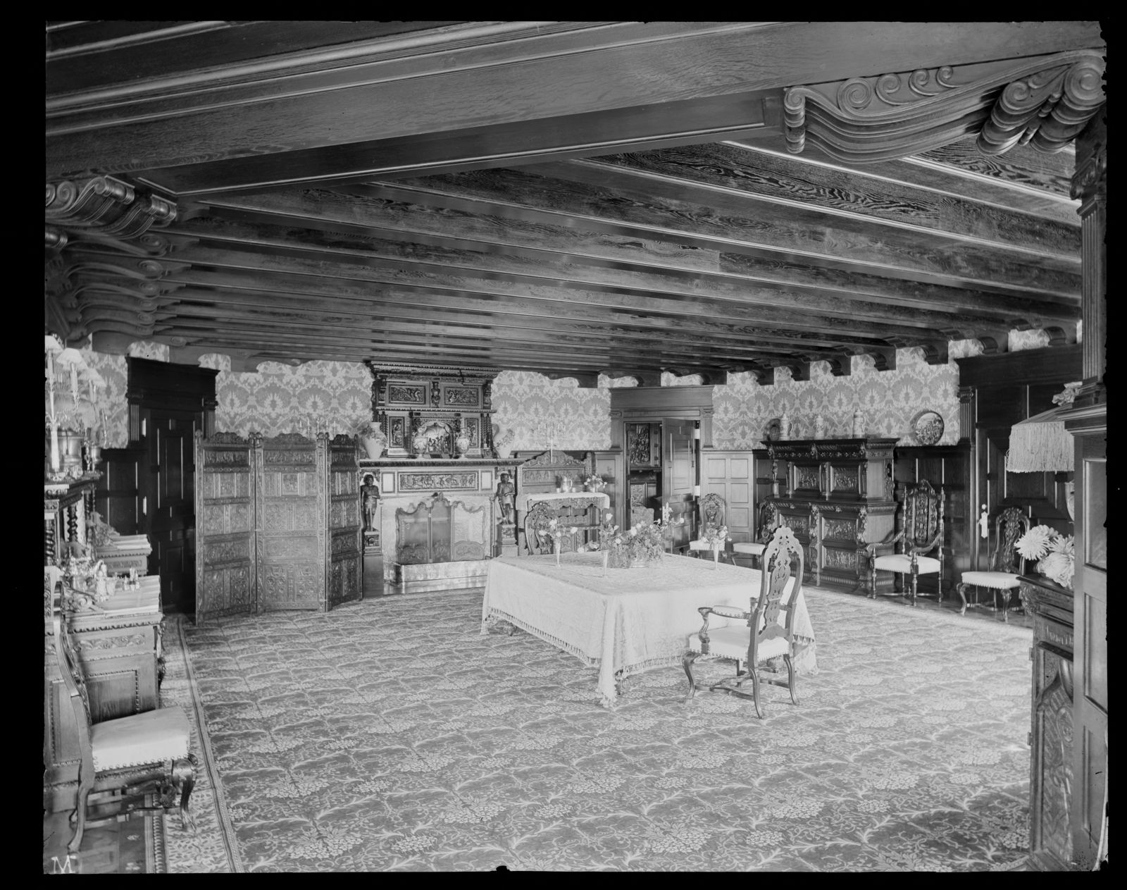 Shadow Brook: dining room. about 1894–1902.