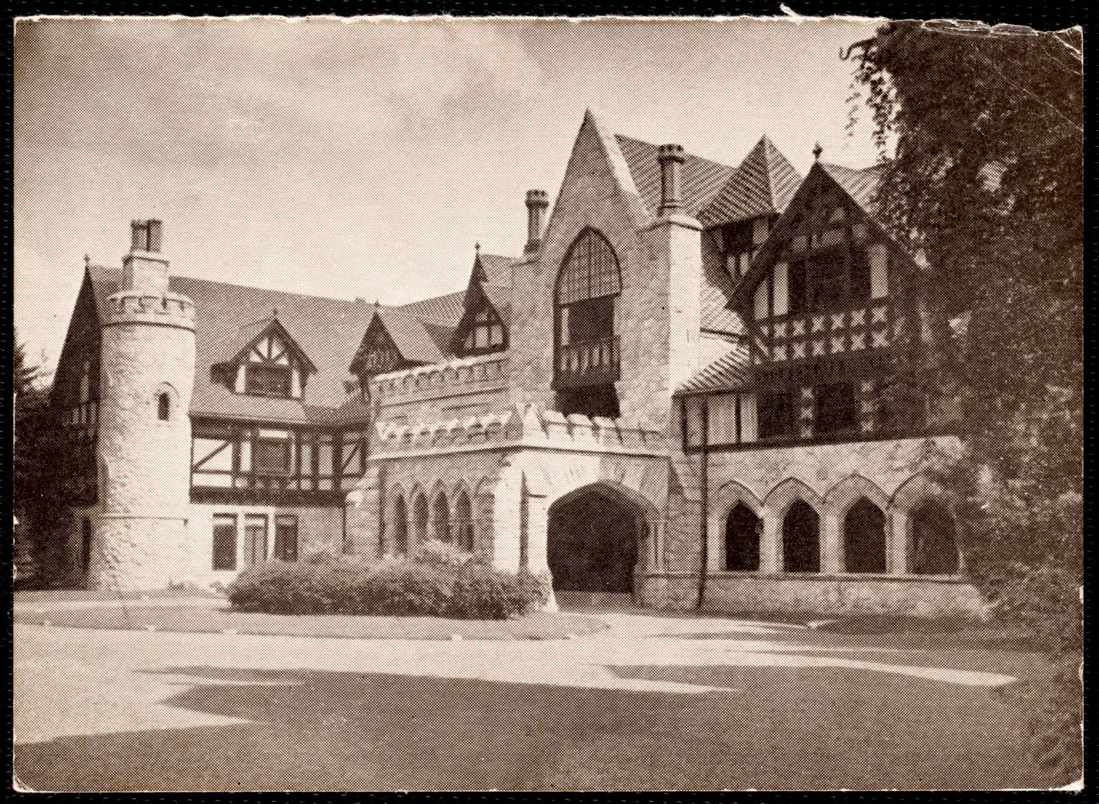 Shadow Brook: front drive and entrance. about 1894–1956.