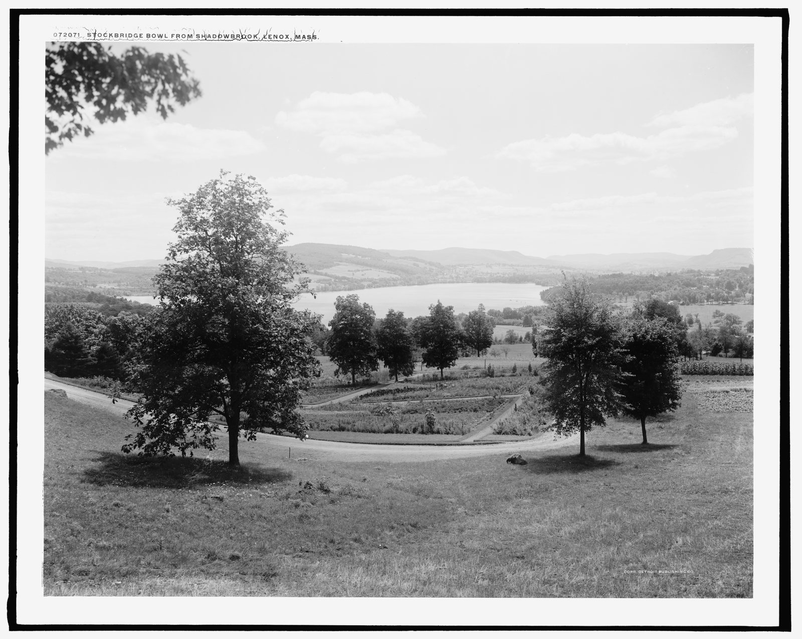 “Stockbridge Bowl from Shadowbrook, Lenox, Mass.” Detroit Publishing Company, about 1900. LC-D4-15646.