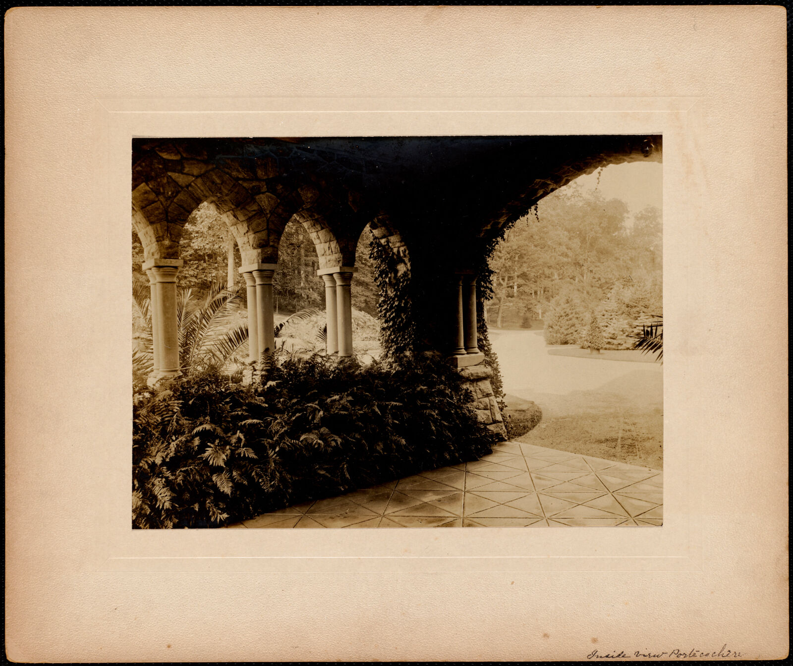 Shadow Brook: inside view porte cochêre. about 1895–1899.