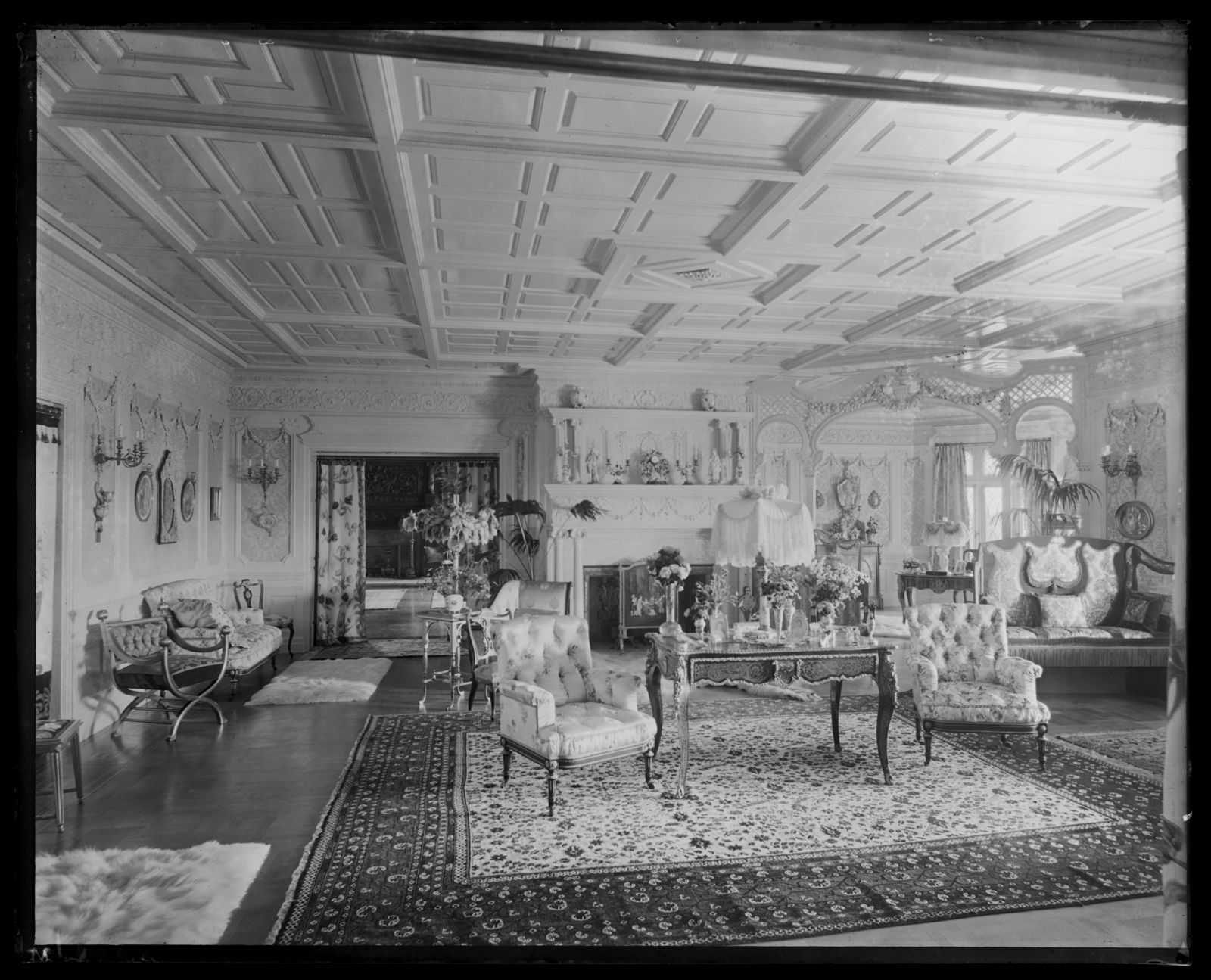 Shadow Brook: morning room. about 1894–1902.