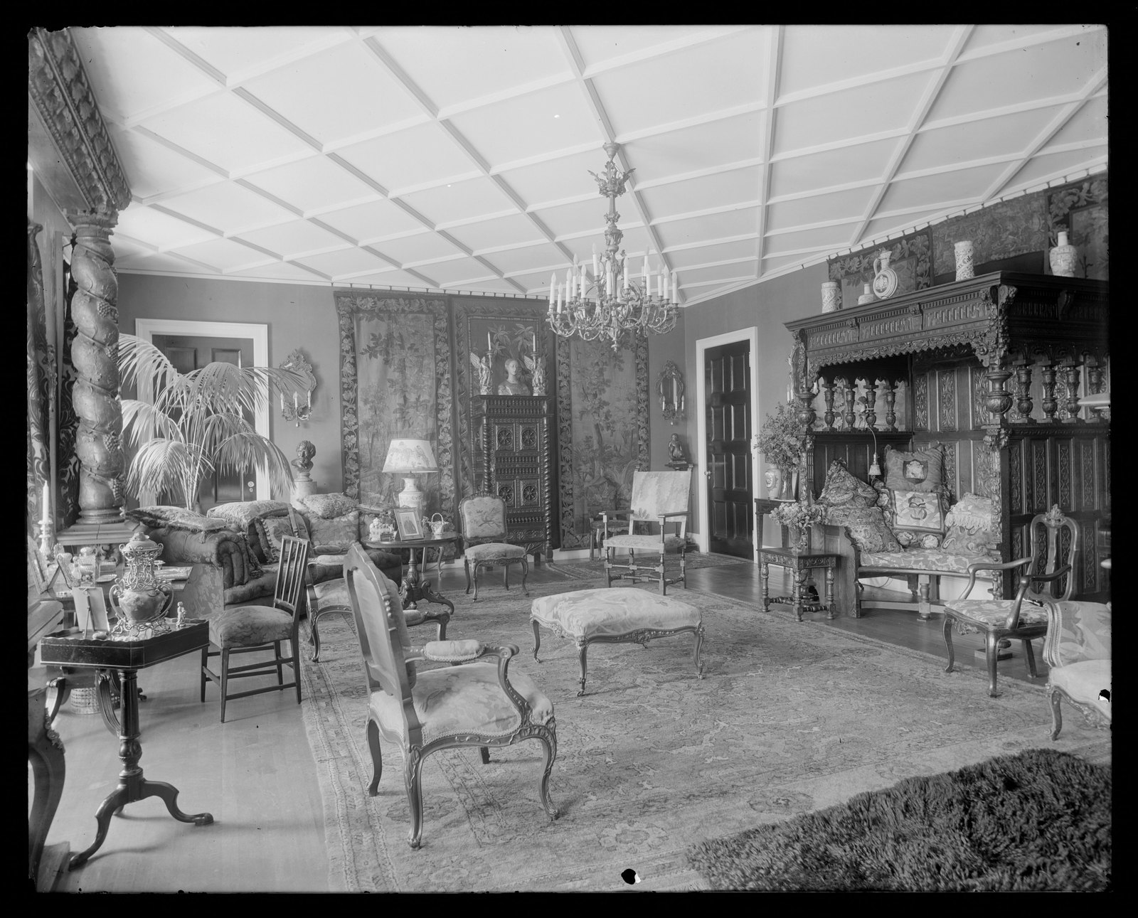 Shipton Court: living room. 1915.