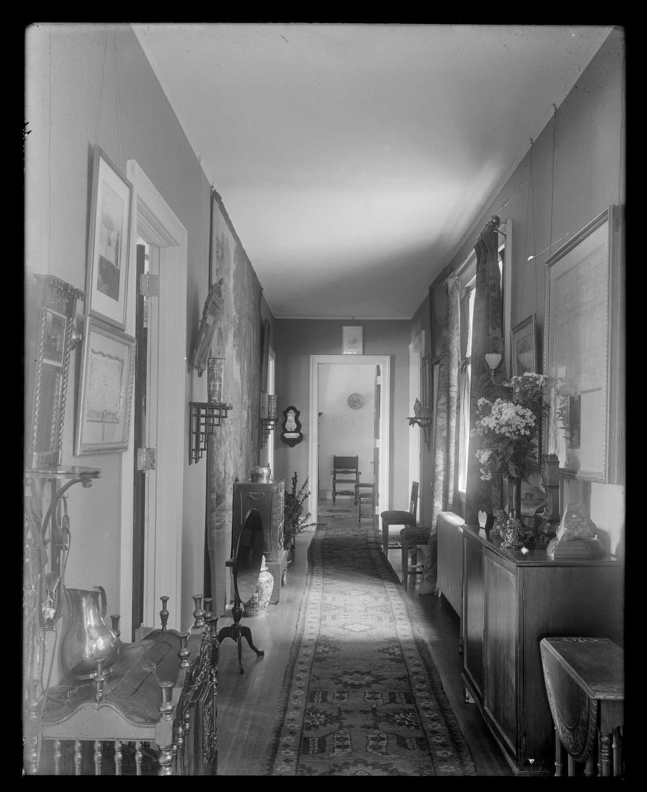 Shipton Court: hallway. 1915.