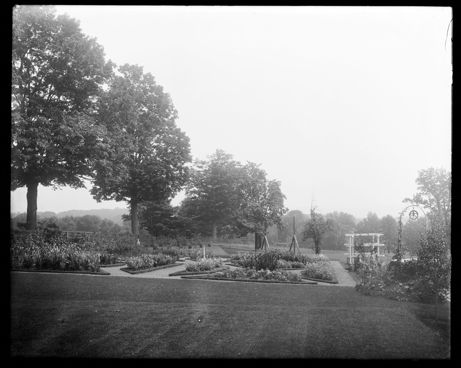 Shipton Court: flower garden. 1915.
