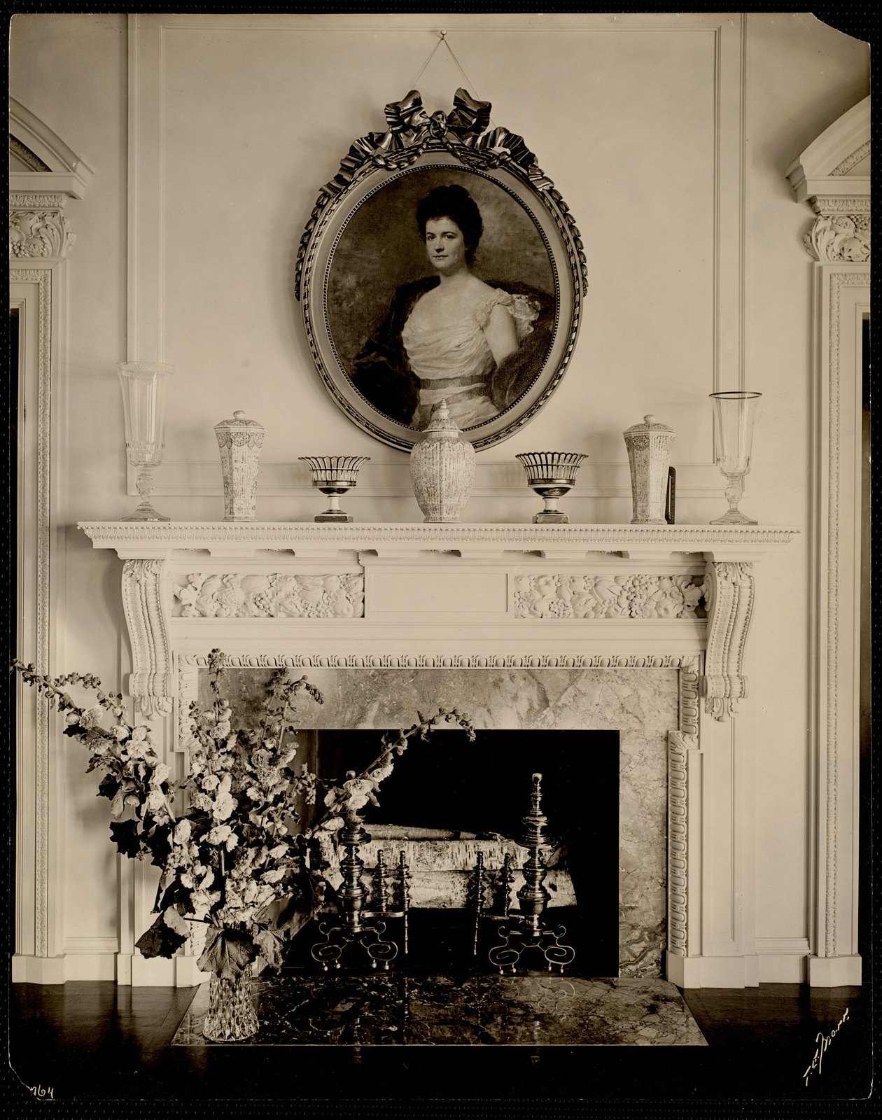 Spring Lawn: Dining room at Spring Lawn. about 1903–1910.