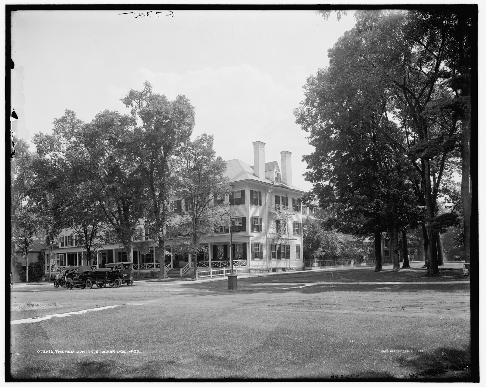 “The Red Lion Inn, Stockbridge, Mass.” Negative 072096, 1905. The Olmsted office kept this hotel’s advertising road map in the job file; Heaton Hall, the other hotel named on it, is negative 072607.