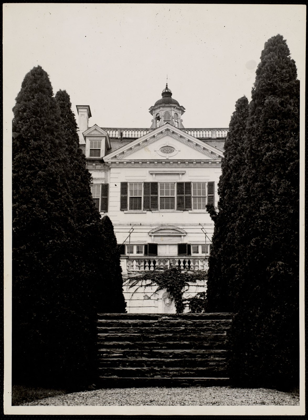 The Mount: house framed by arborvitae. About 1902–1940.
