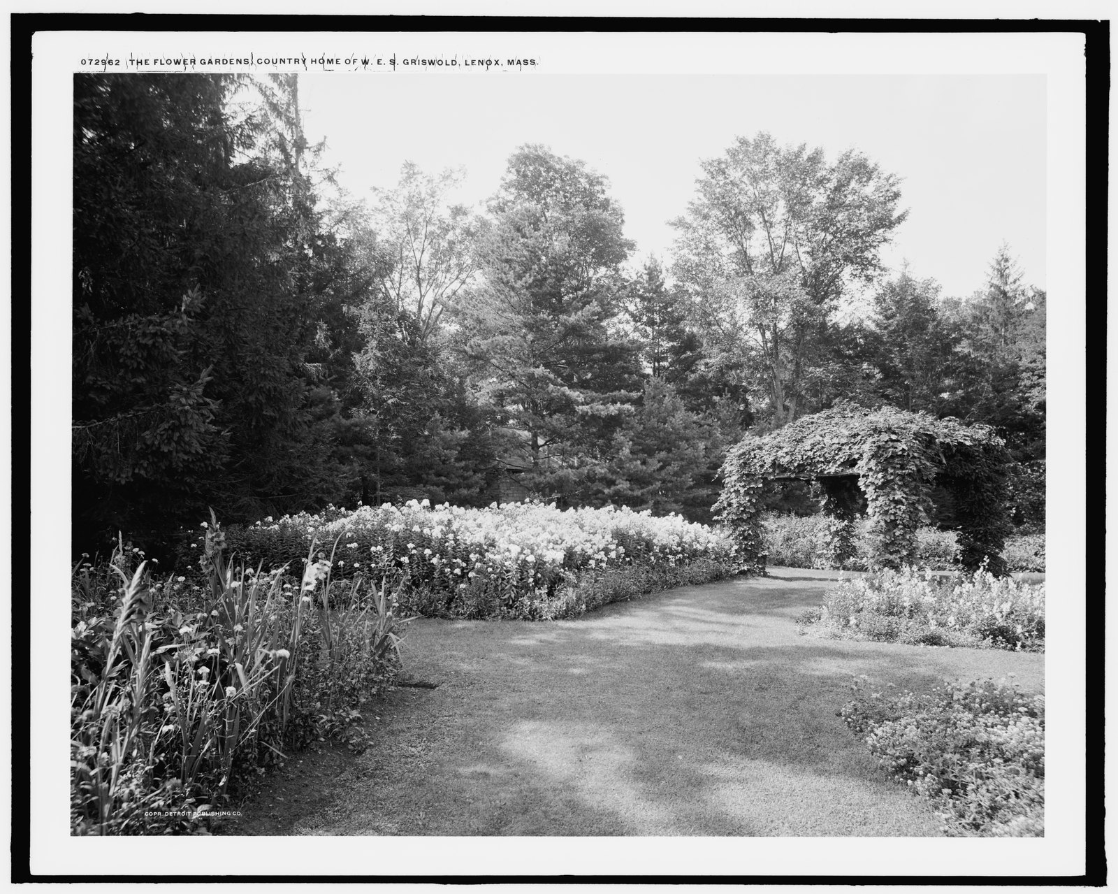 “The Flower gardens, country home of W.E.S. Griswold, Lenox, Mass.” About 1910–1920. LC-D4-72962.
